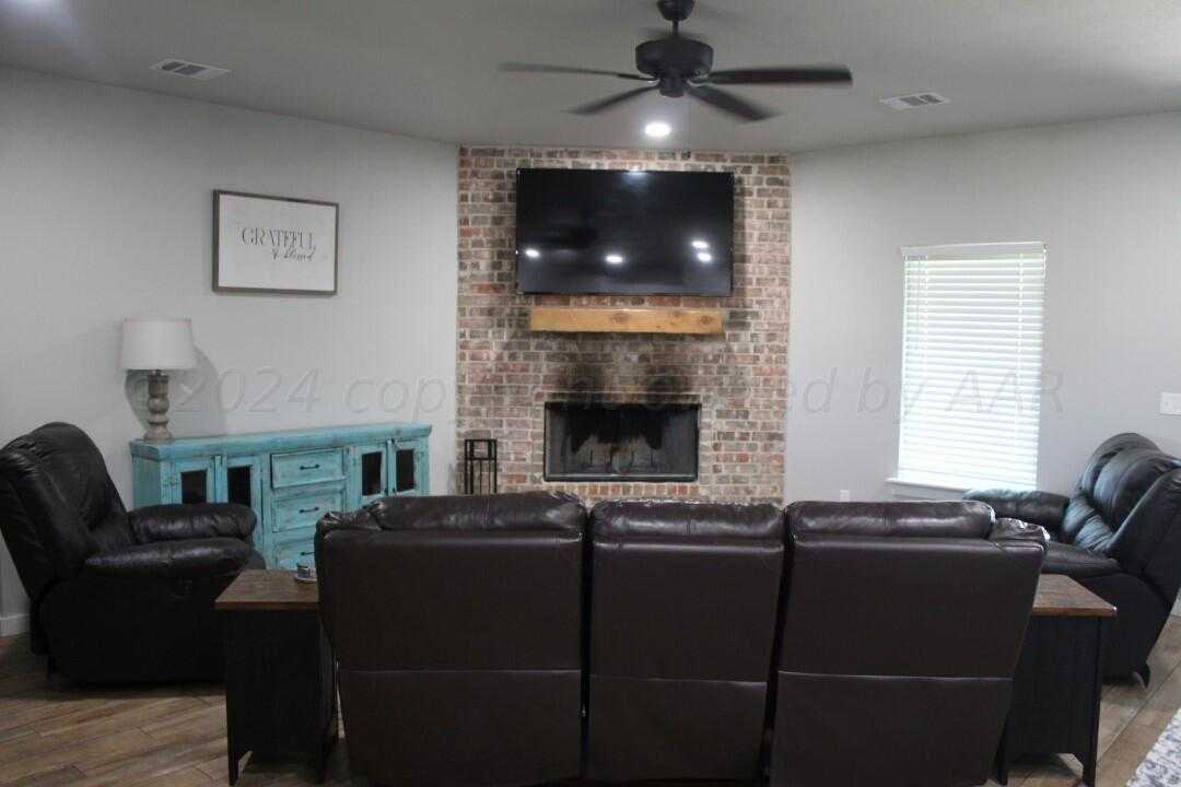 photo 3: 300 9th Street, Vega TX 79092