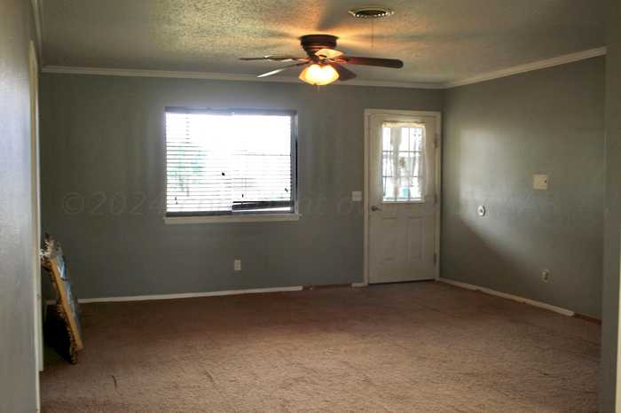 photo 2: 708 Arizona Street, Shamrock TX 79079