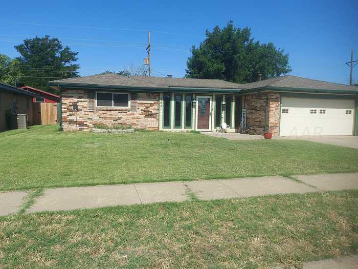 photo 2: 2621 Comanche Trail, Pampa TX 79065