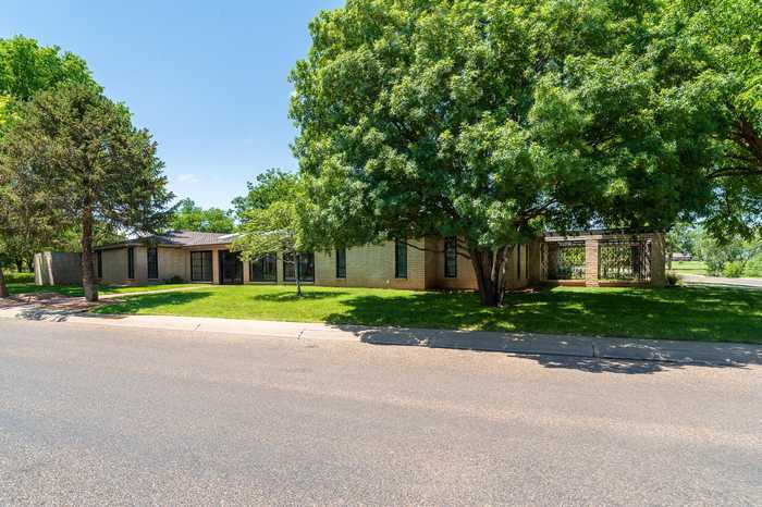 photo 1: 25 COUNTRY CLUB Drive, Canyon TX 79015