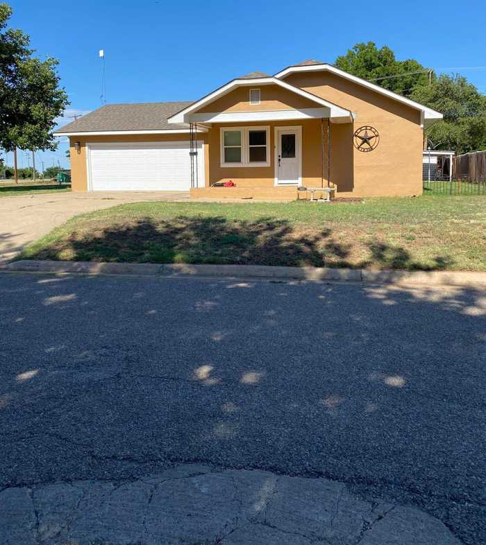 photo 1: 102 Iowa Street, Shamrock TX 79079