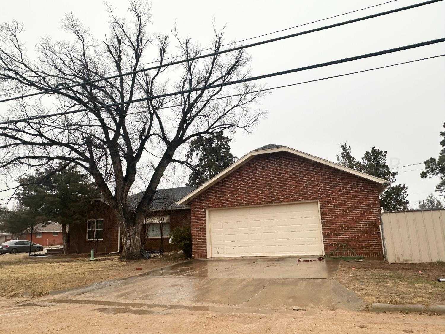 photo 1: 429 Crosby Avenue, Tulia TX 79088