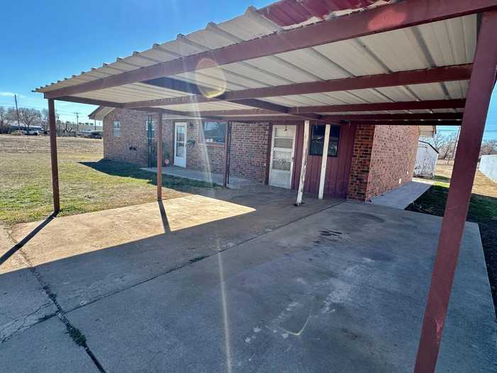 photo 2: 705 Hale Avenue, Tulia TX 79088