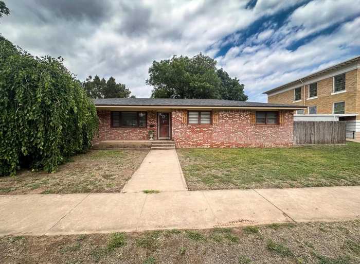 photo 1: 813 Robertson Street, Memphis TX 79245