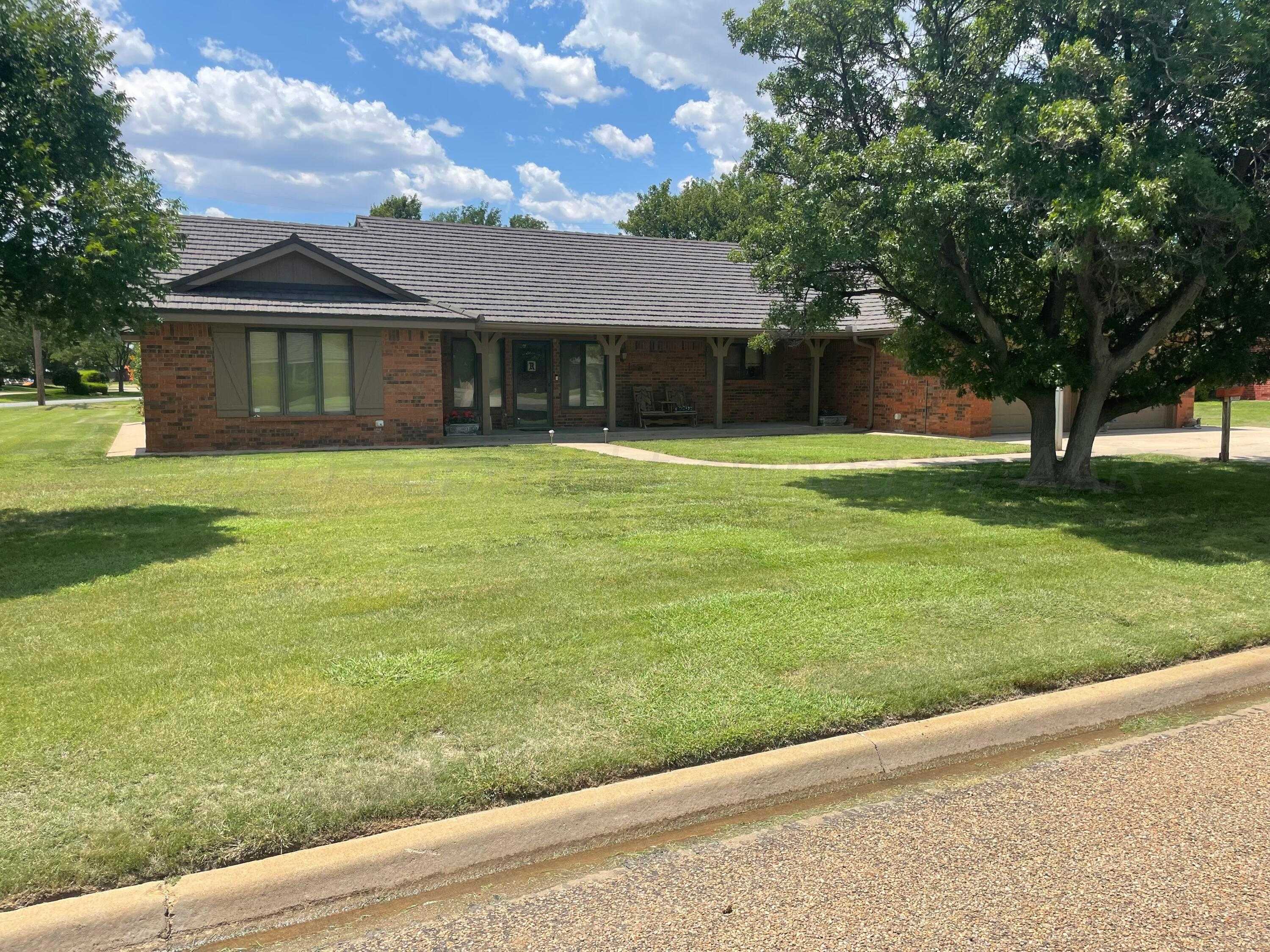 photo 3: 201 Pecan Ave, Panhandle TX 79068