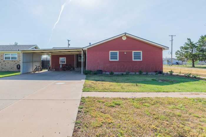 photo 1: 611 Hoffer Street, Claude TX 79019