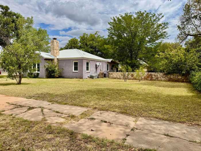 photo 2: 707 Main, Canadian TX 79014