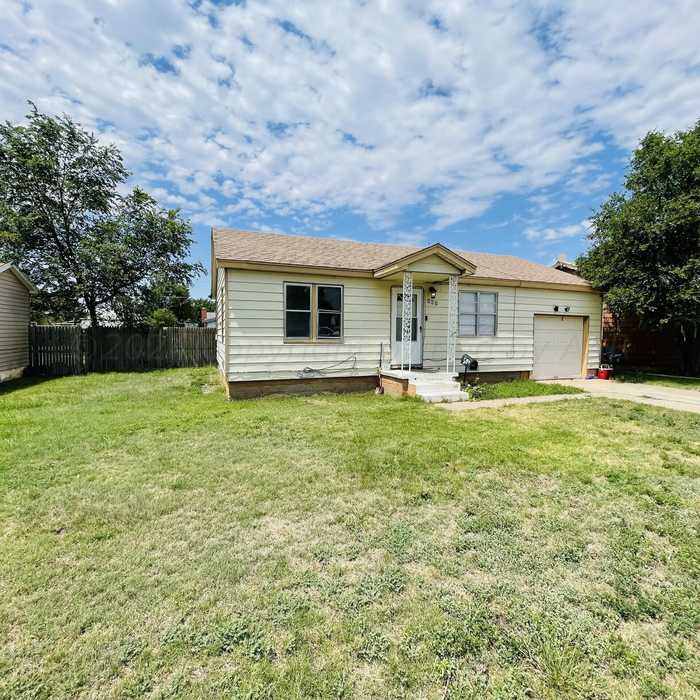 photo 2: 509 Lowry Street, Pampa TX 79065