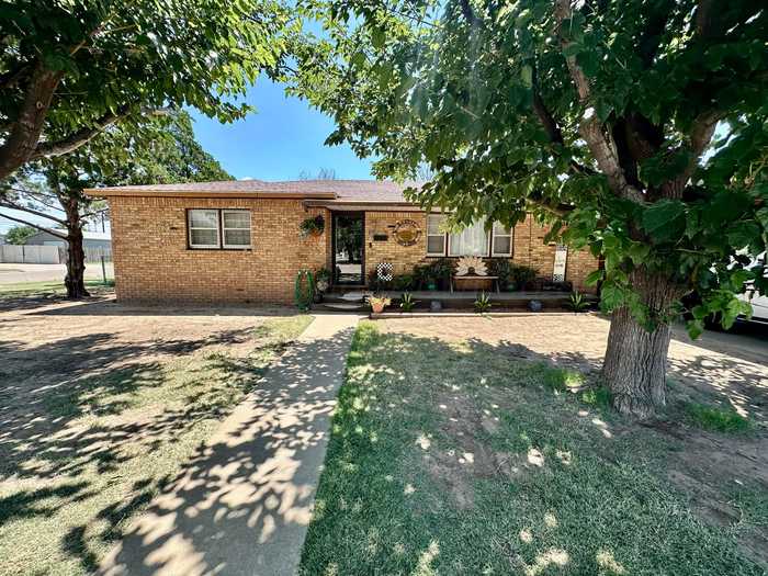 photo 2: 324 Maxwell Avenue, Tulia TX 79088