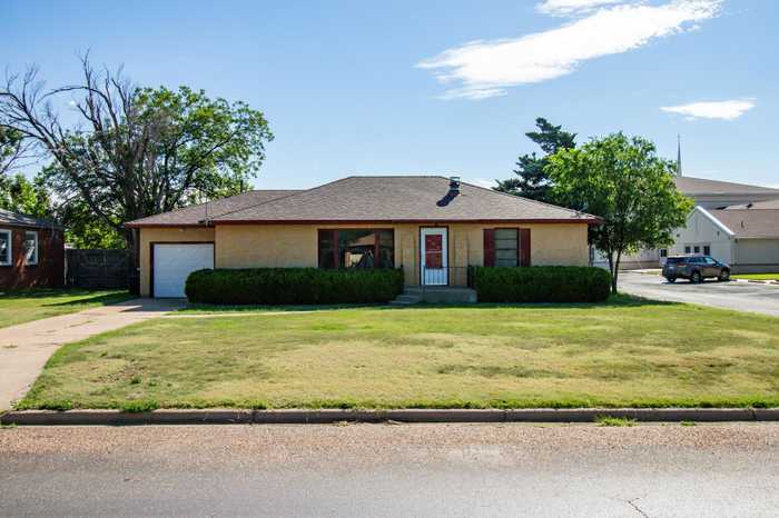 photo 1: 708 Euclid Avenue, Panhandle TX 79019