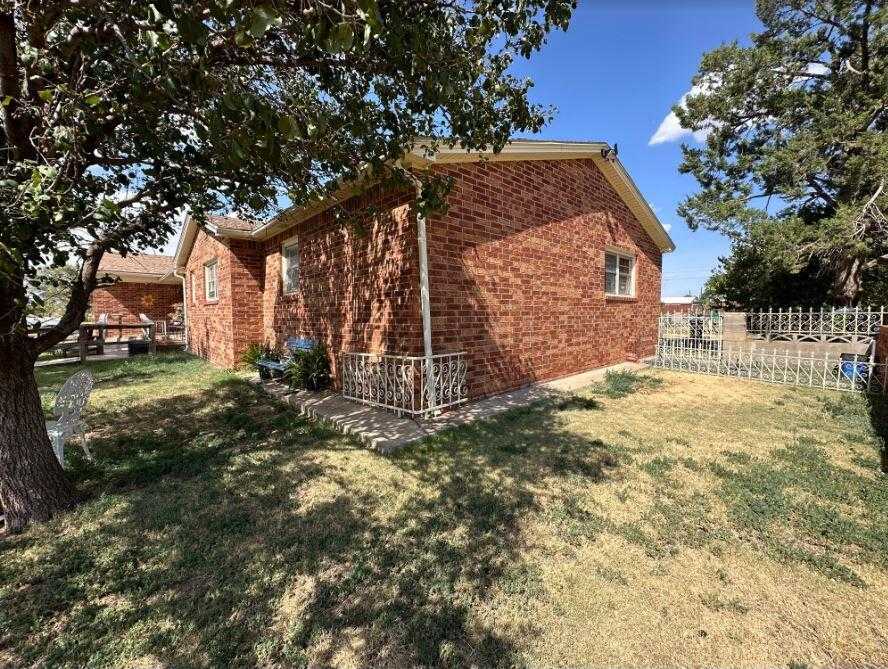 photo 2: 716 N Armstrong Avenue, Tulia TX 79088