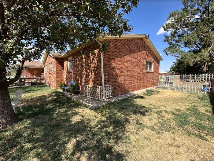 photo 2: 716 Armstrong Avenue, Tulia TX 79088