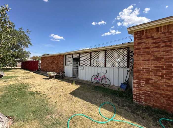 photo 4: 716 Armstrong Avenue, Tulia TX 79088