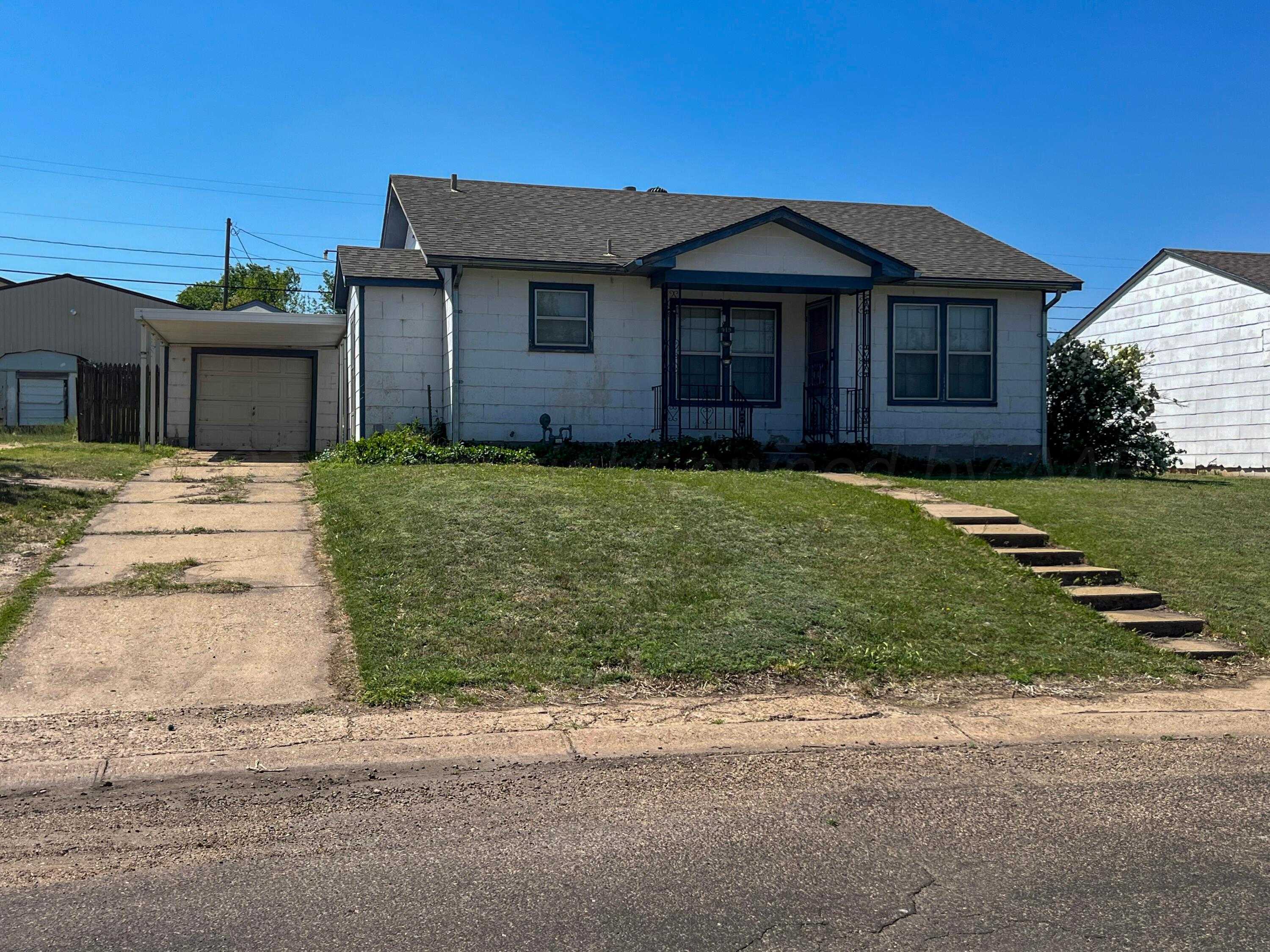 photo 3: 919 Elmore Street, Borger TX 79007