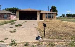 photo 1: 207 Zia Trail, Tulia TX 79088