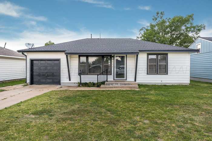 photo 1: 608 Bradley Drive, Pampa TX 79065