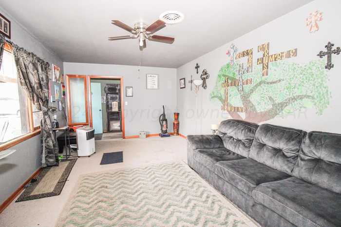 photo 2: 1 Fannin Drive, Tulia TX 79088