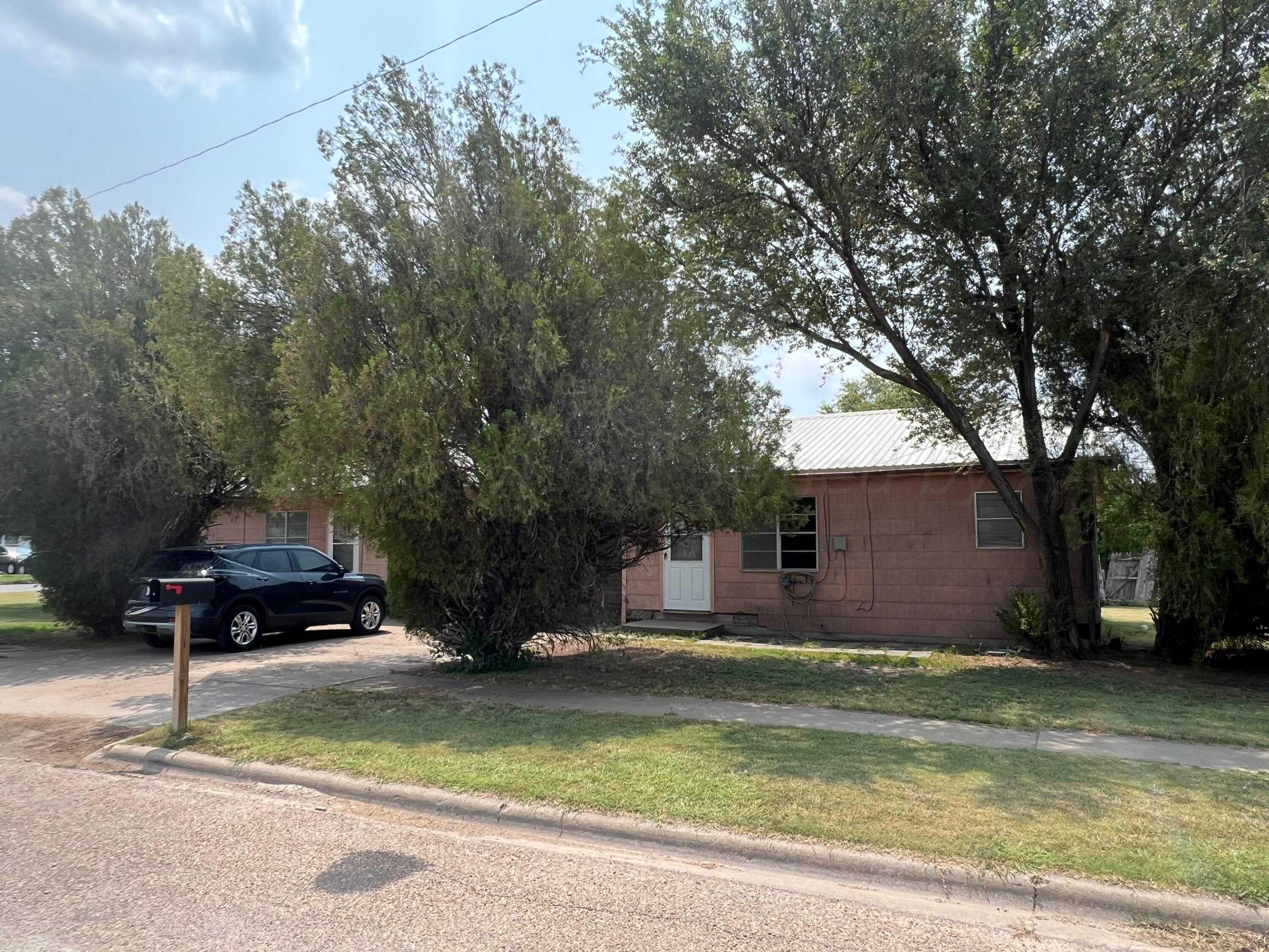 photo 3: 221-227 15th Avenue, Perryton TX 79070