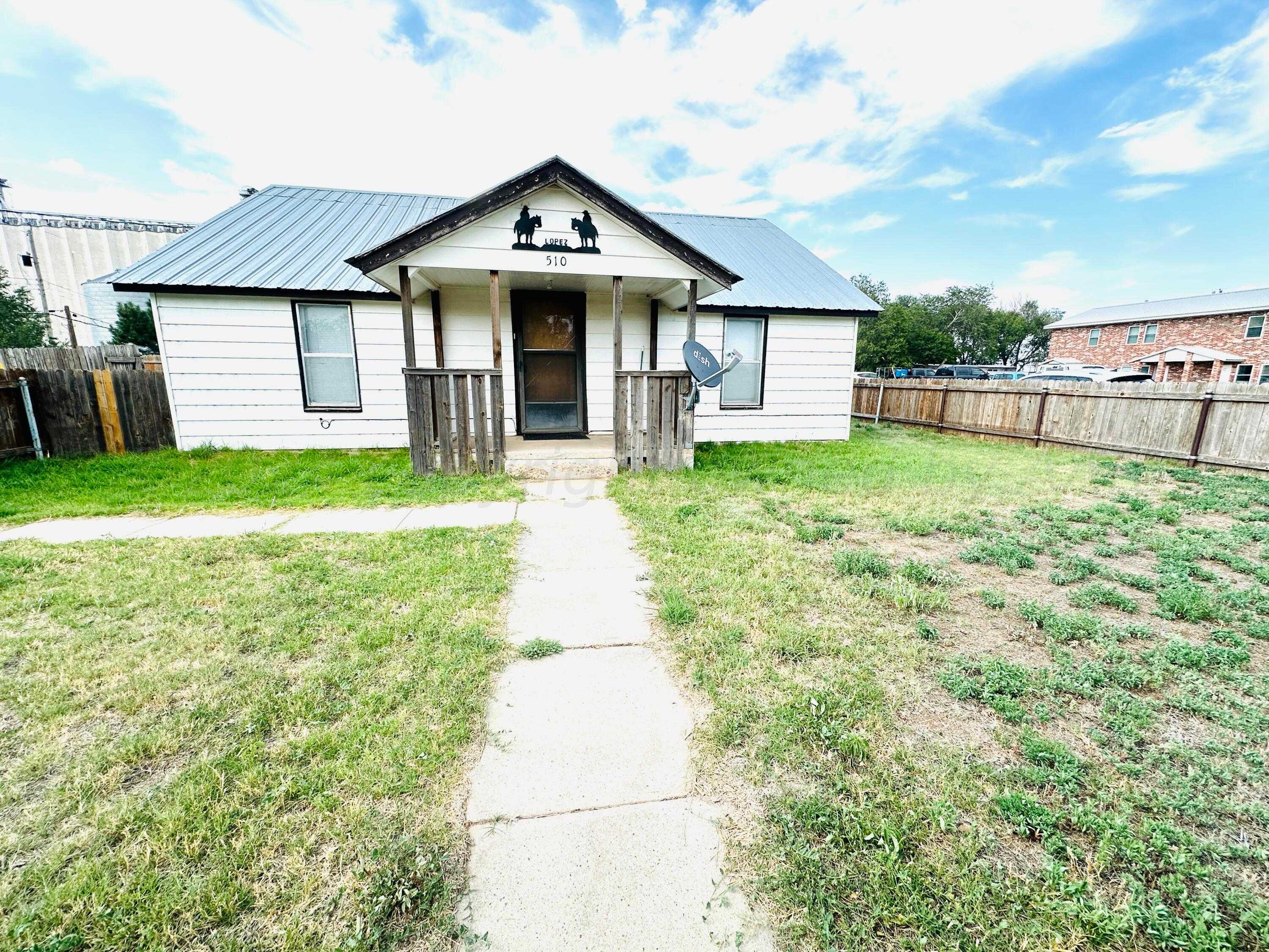 photo 2: 510 3rd Street, Sunray TX 79086