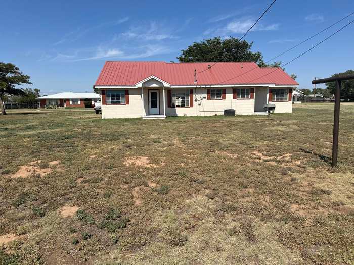 photo 2: 305 Sheridan Avenue, Fritch TX 79036