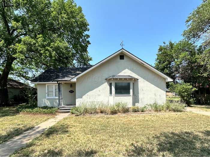 photo 2: 212 Barkley Street, Spearman TX 79081