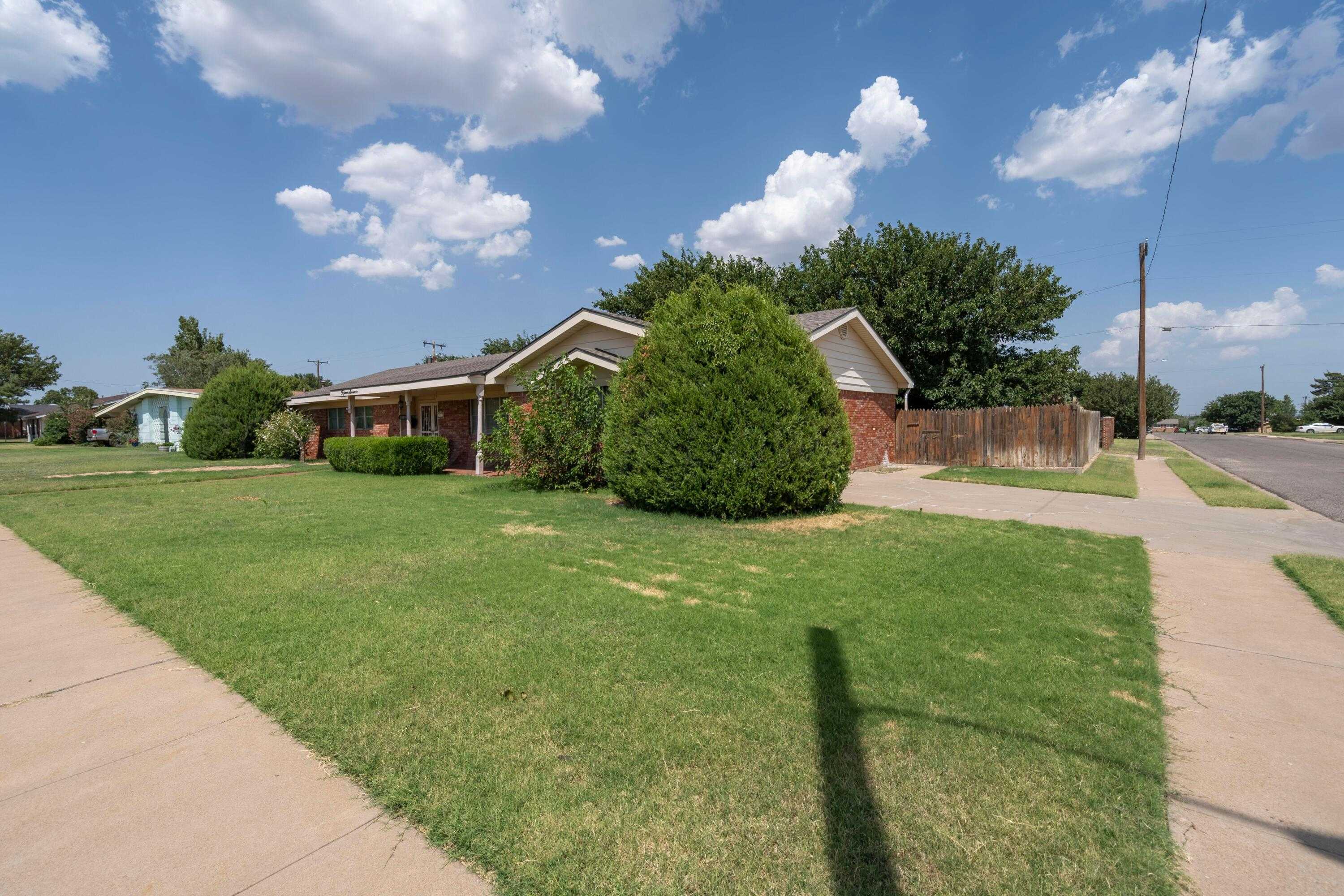 photo 2: 1517 Balin Road, Borger TX 79007