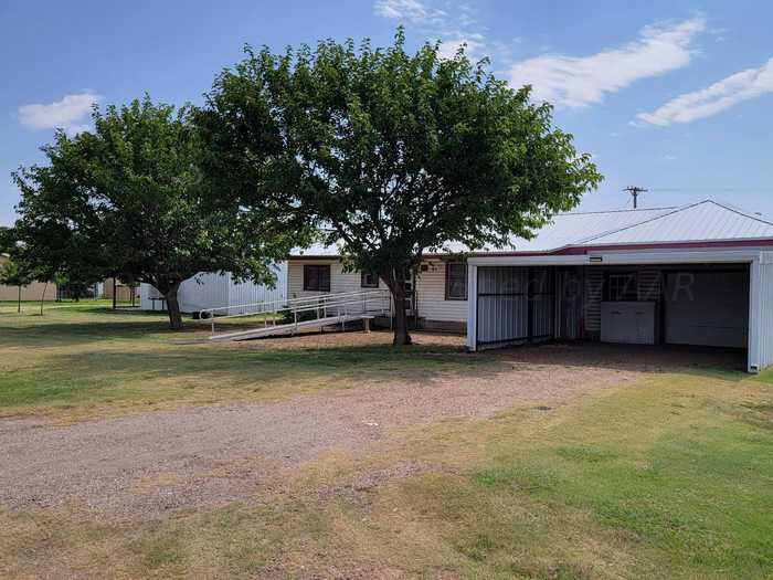 photo 1: 511 Ritchie Avenue, Panhandle TX 79068