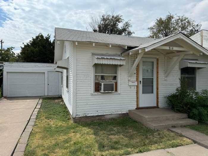 photo 2: 714 Drake Street, Perryton TX 79070