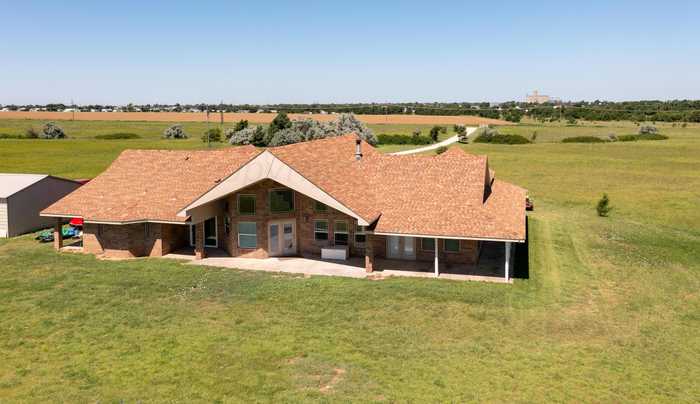 photo 1: 915 Tignor Street, Pampa TX 79065