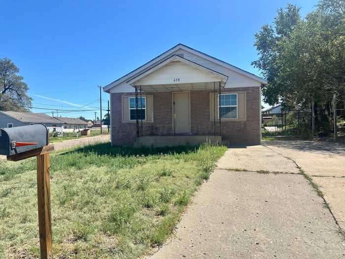 photo 2: 628 McGee Street, Borger TX 79007