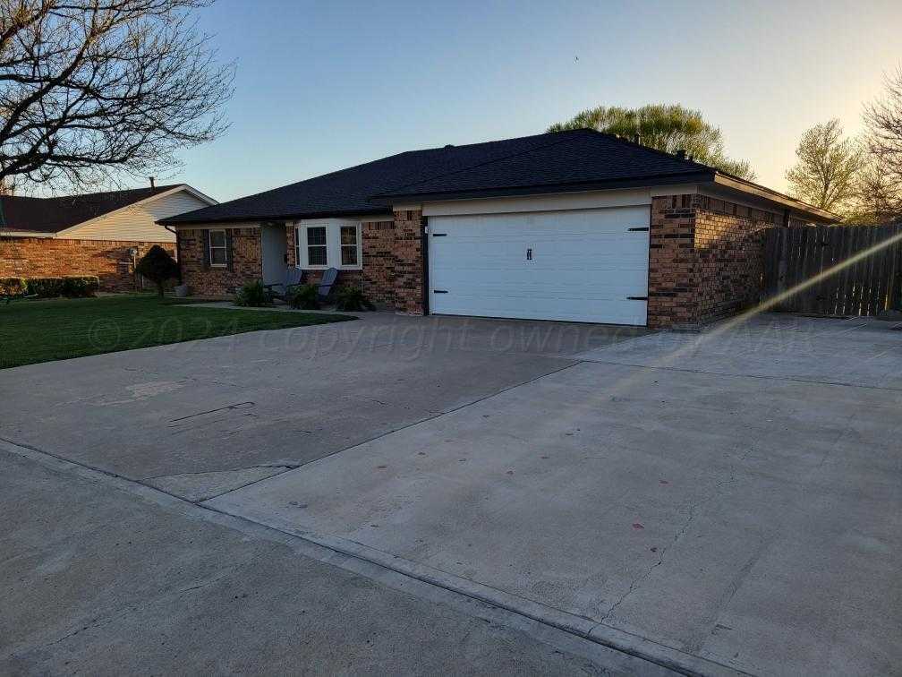 photo 2: 1906 Texas Street, Perryton TX 79070