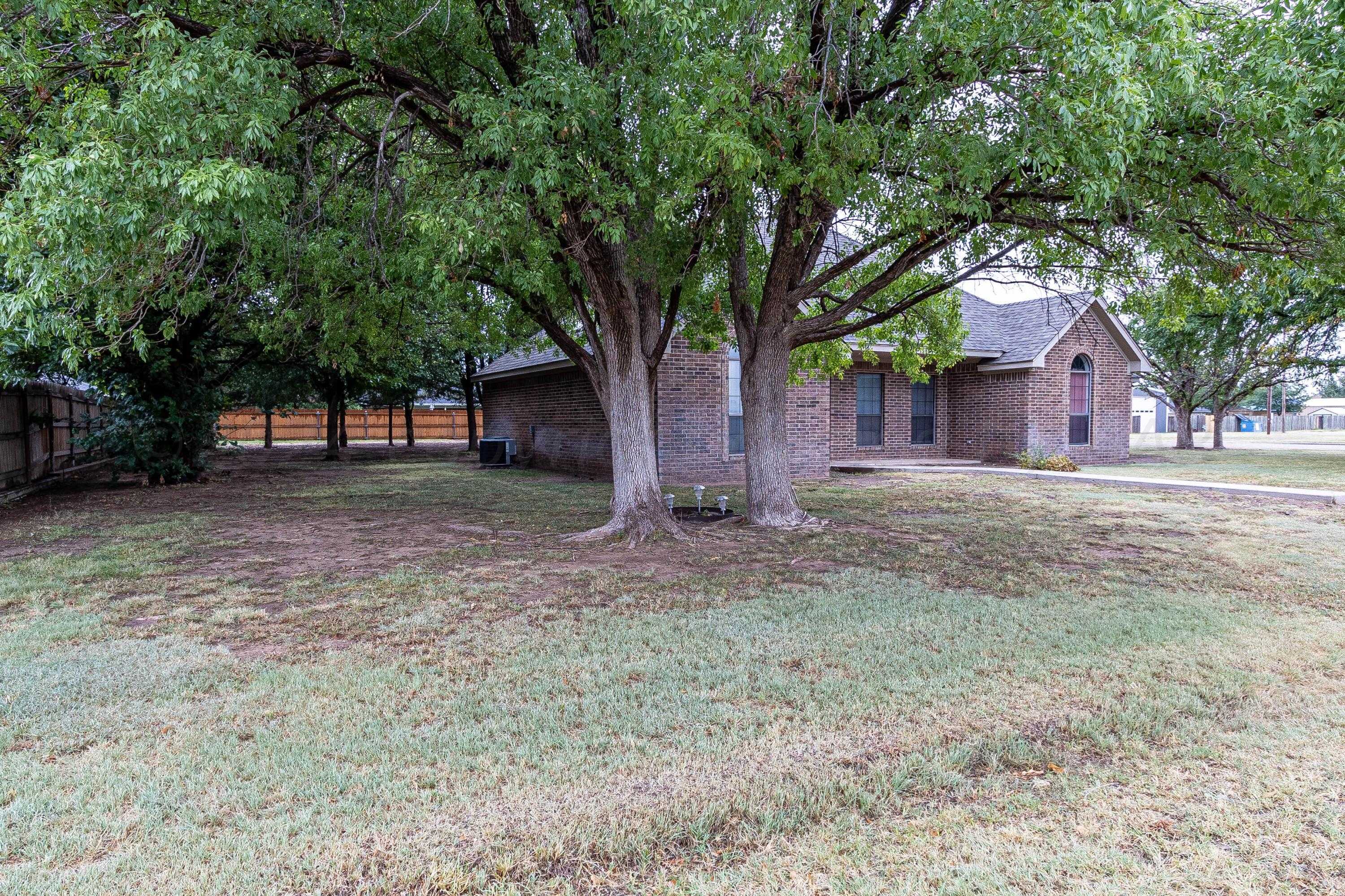 photo 3: 317 Folsom Street, Fritch TX 79036