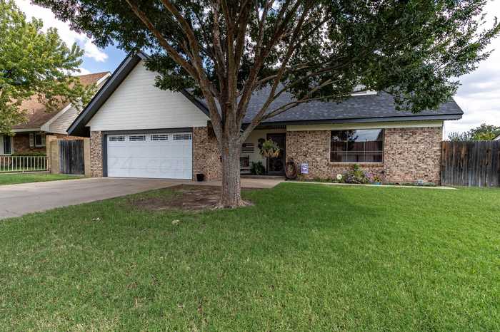 photo 2: 1407 Bluebonnet Street, Borger TX 79007