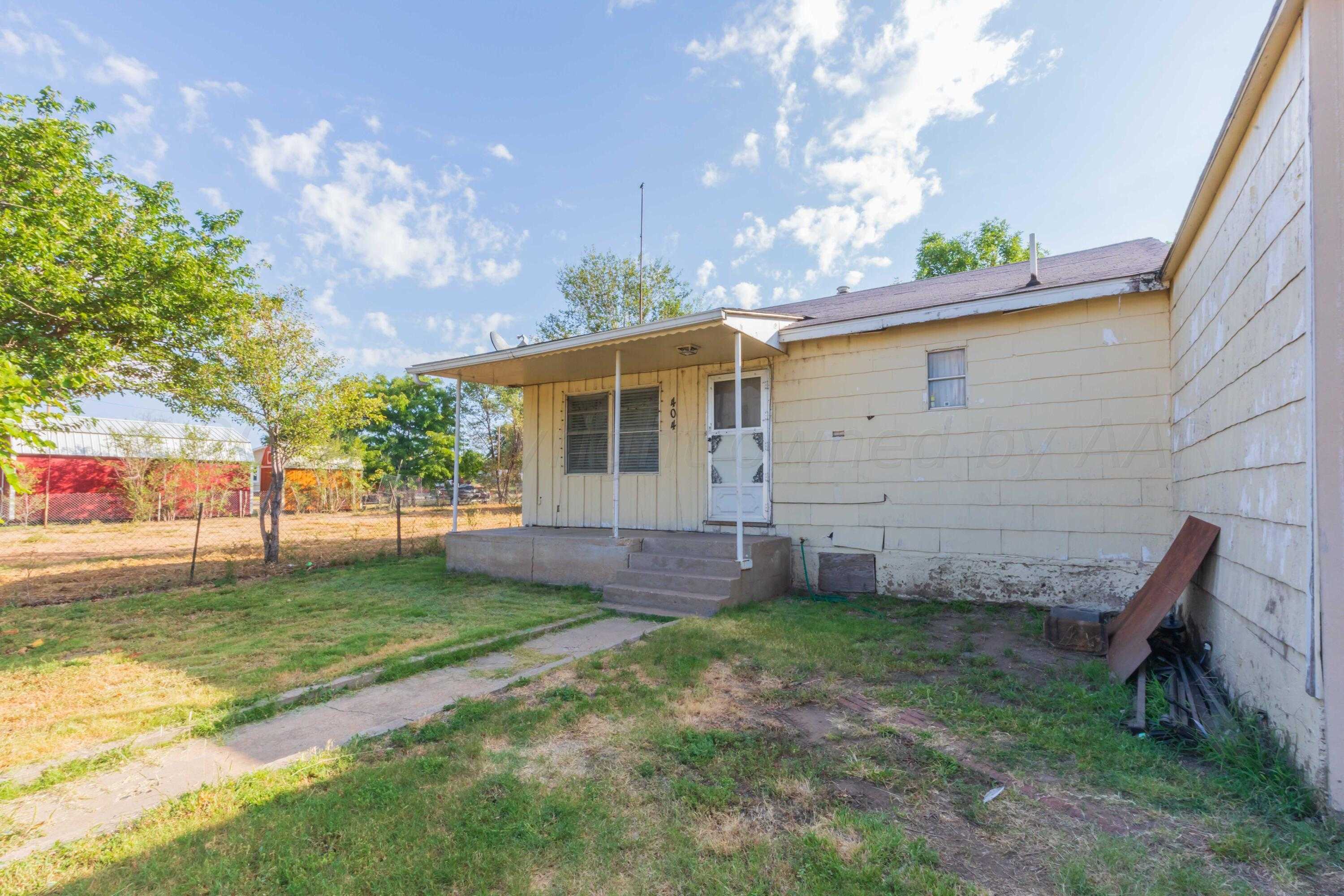 photo 2: 404 Butadieno Street, Borger TX 79007