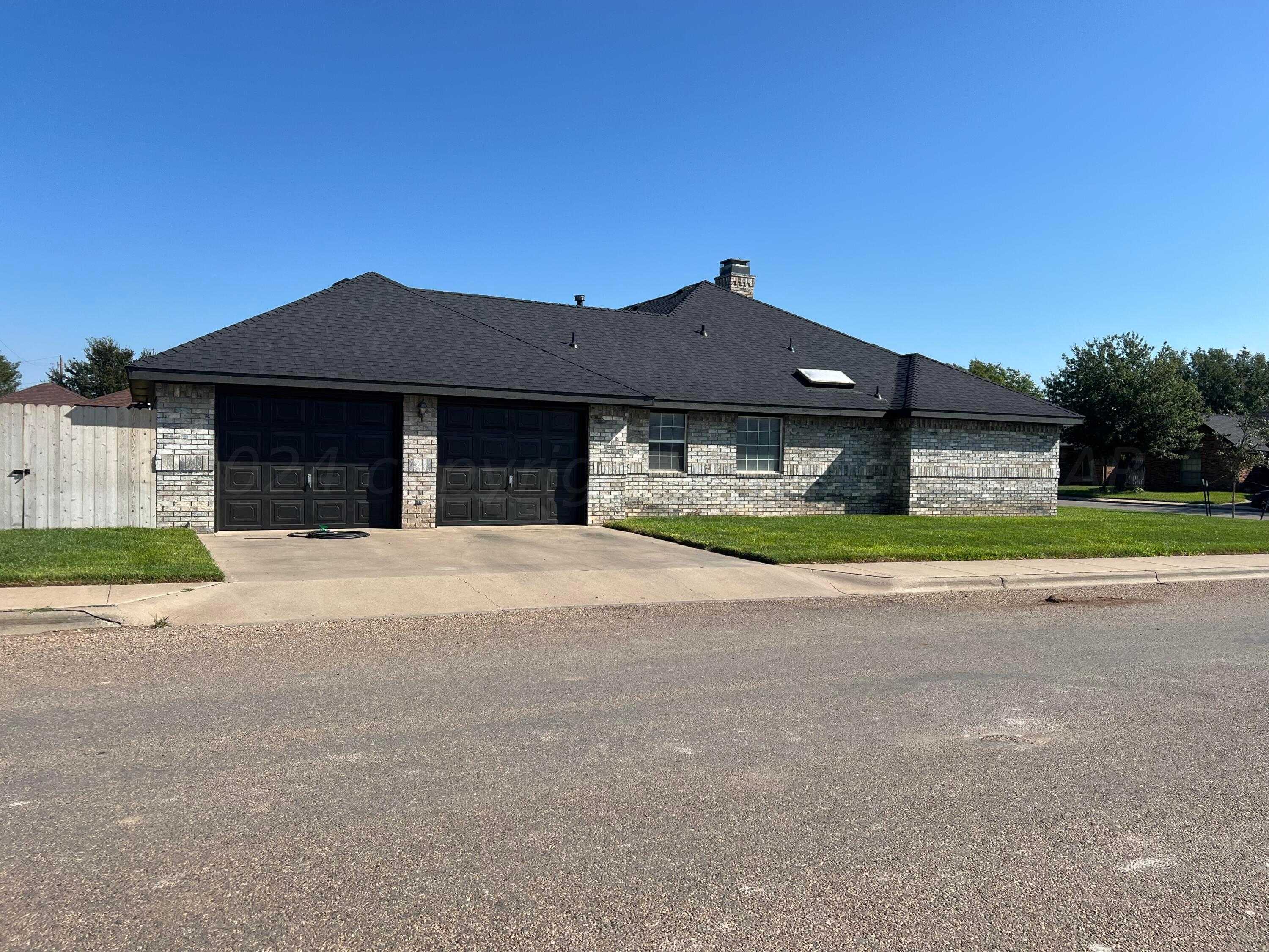 photo 2: 2922 Crestway Drive, Perryton TX 79070