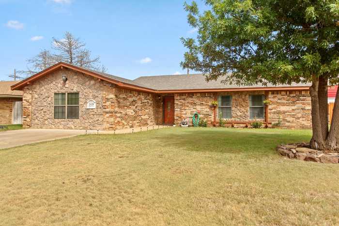 photo 1: 2428 Cherokee Drive, Pampa TX 79065