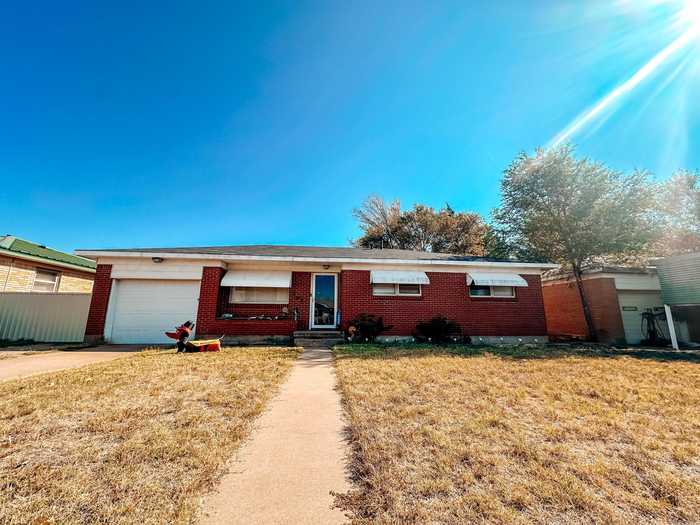 photo 1: 503 Hoyne Avenue, Fritch TX 79036