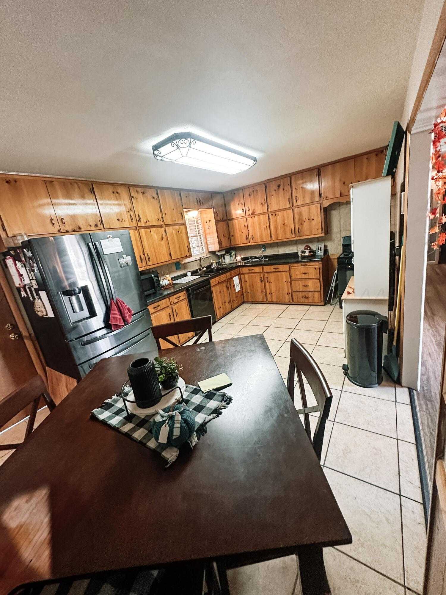 photo 3: 503 Hoyne Avenue, Fritch TX 79036