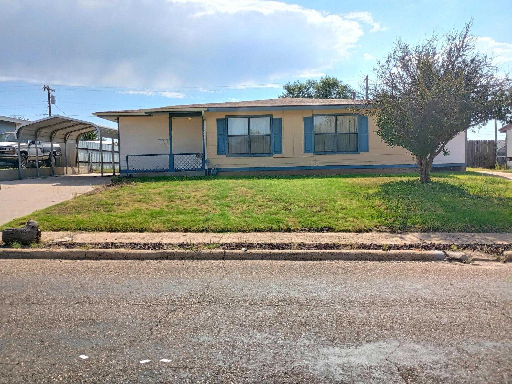 photo 1: 905 Harrington Street, Borger TX 79007