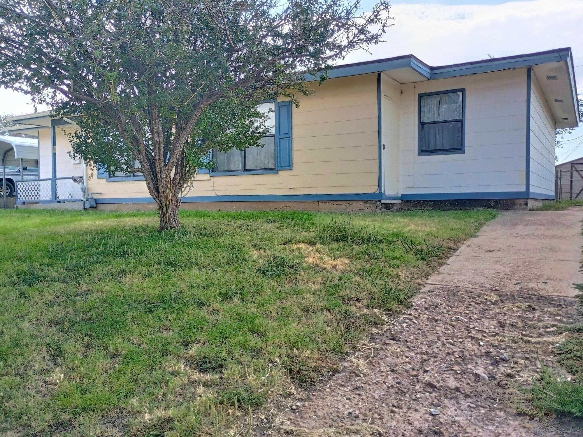 photo 2: 905 Harrington Street, Borger TX 79007