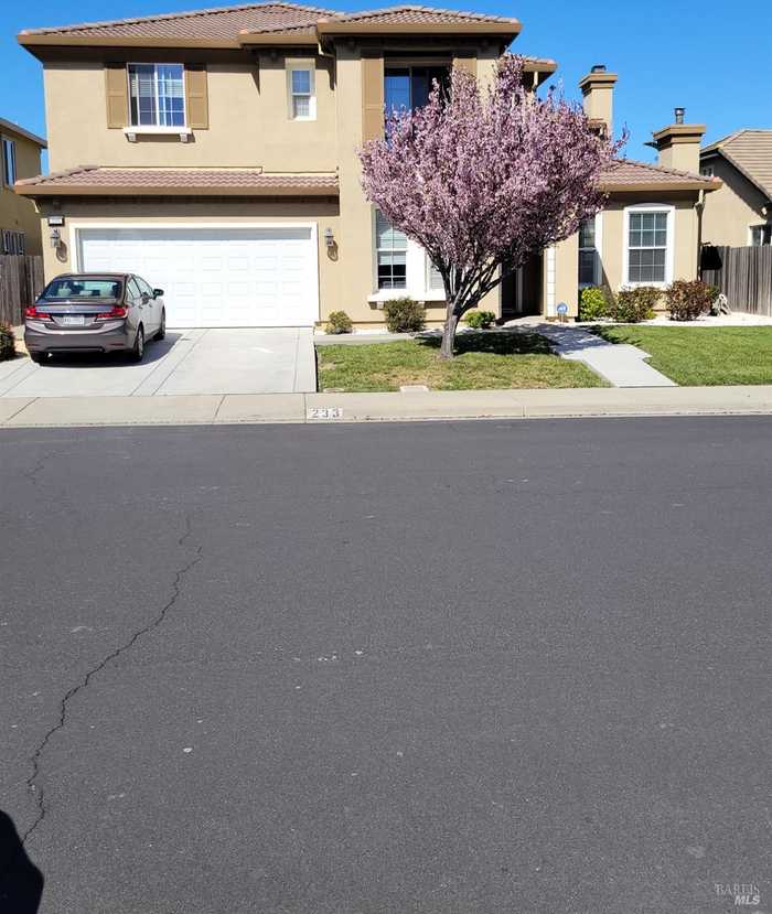 photo 1: 233 Sage Sparrow Cir, Vacaville CA 95687