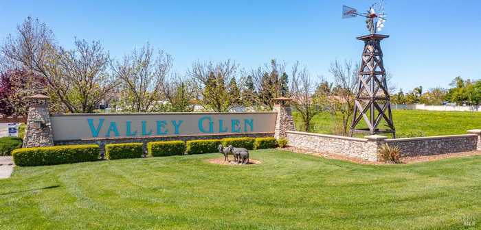 photo 2: Valley Glen Dr, Dixon CA 95620