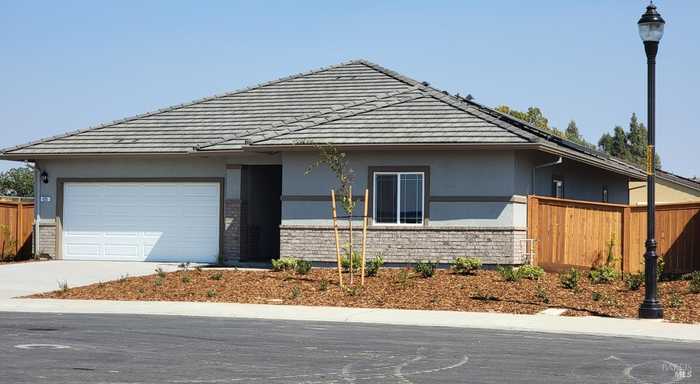 photo 2: 635 Heirloom Ct, Dixon CA 95620