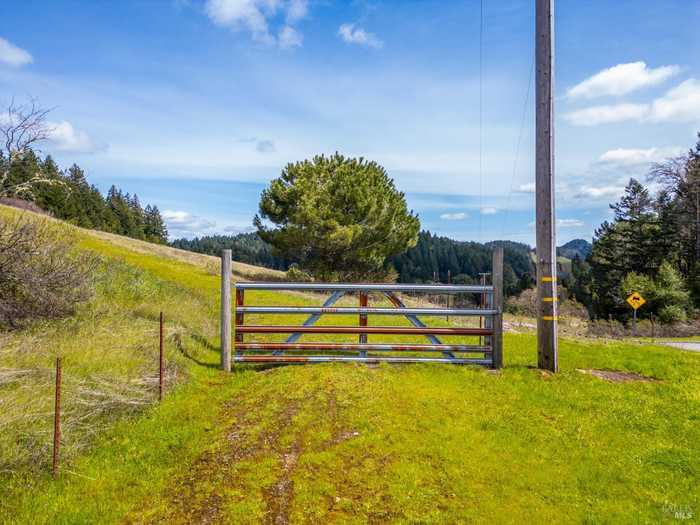photo 2: 3521 Williams Ranch Rd, Willits CA 95490