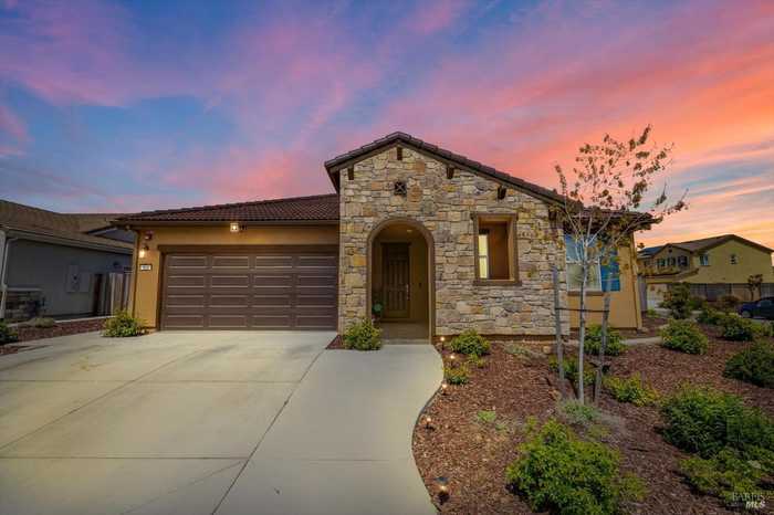 photo 1: 805 Broadfork Cir, Vacaville CA 95687