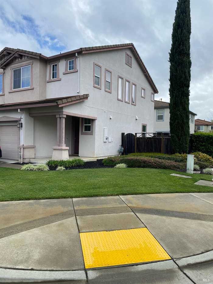 photo 2: 401 Rosso Ct, Vacaville CA 95687