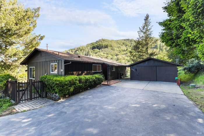 photo 1: 770 Canyon Ct, Ukiah CA 95482