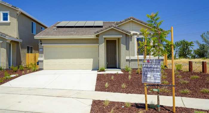 photo 2: 8324 Loyal Dr, Sacramento CA 95829