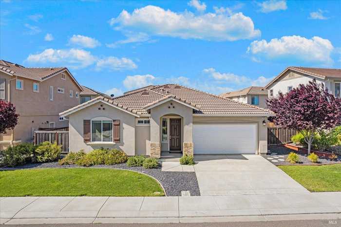 photo 2: 819 Legacy Rd, Vacaville CA 95688