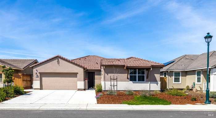 photo 1: 4006 Barrel Ct, Vacaville CA 95687